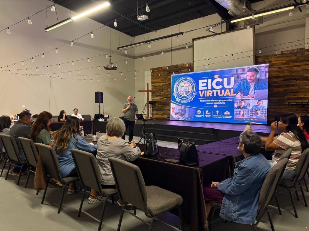 Presentación de EICU Virtual en iglesia local